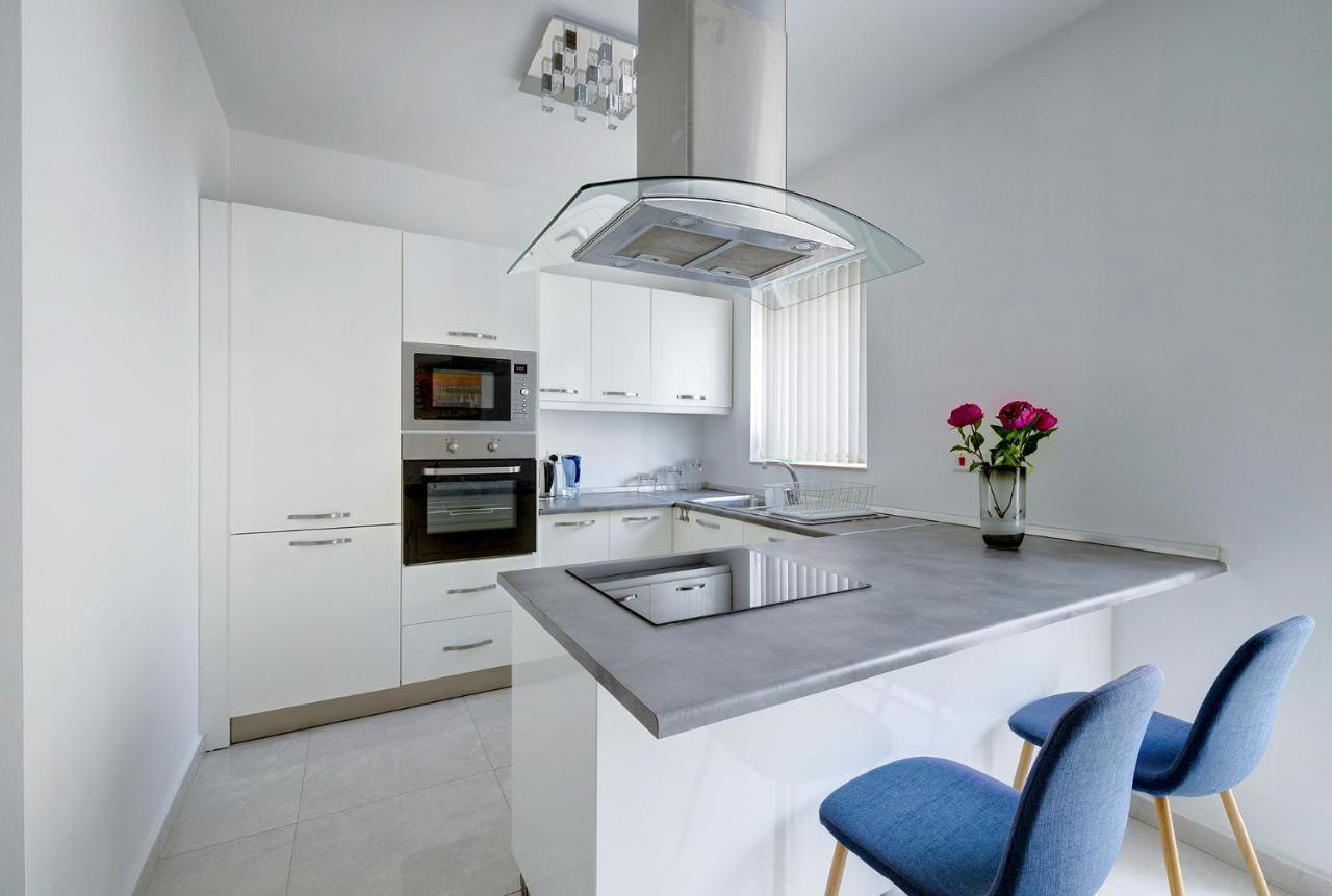 Spacious Apartment Steps To The Promenade Sliema Ngoại thất bức ảnh