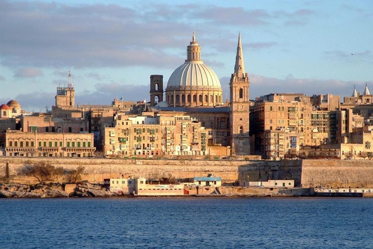 Spacious Apartment Steps To The Promenade Sliema Ngoại thất bức ảnh