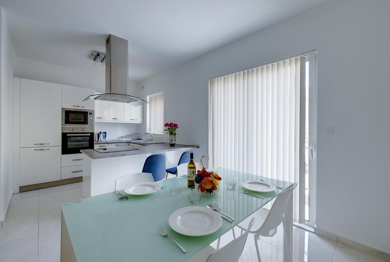 Spacious Apartment Steps To The Promenade Sliema Ngoại thất bức ảnh