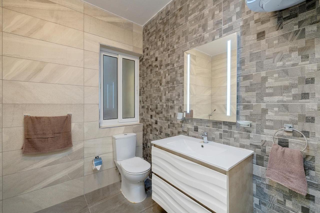 Spacious Apartment Steps To The Promenade Sliema Ngoại thất bức ảnh