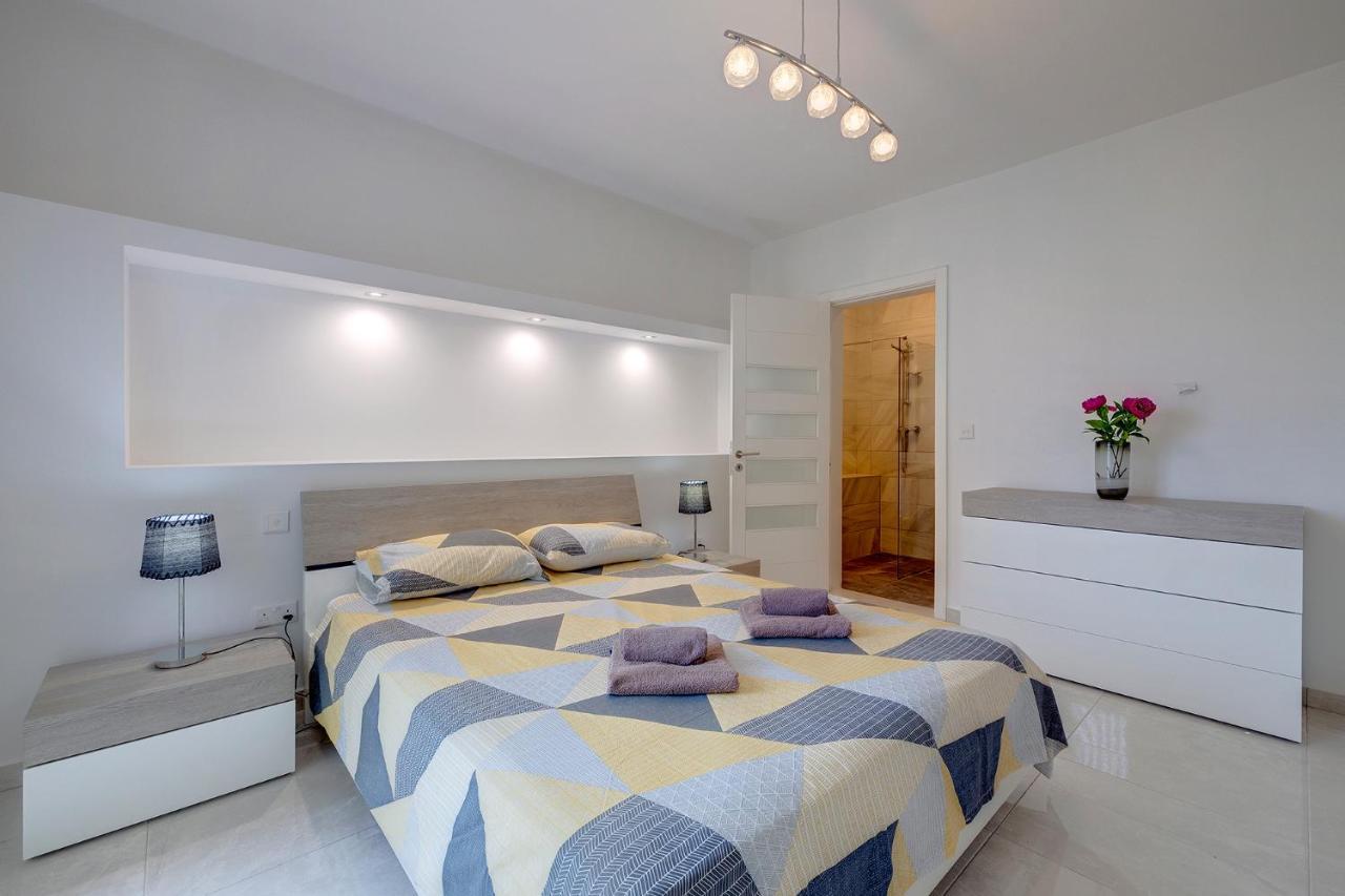 Spacious Apartment Steps To The Promenade Sliema Ngoại thất bức ảnh