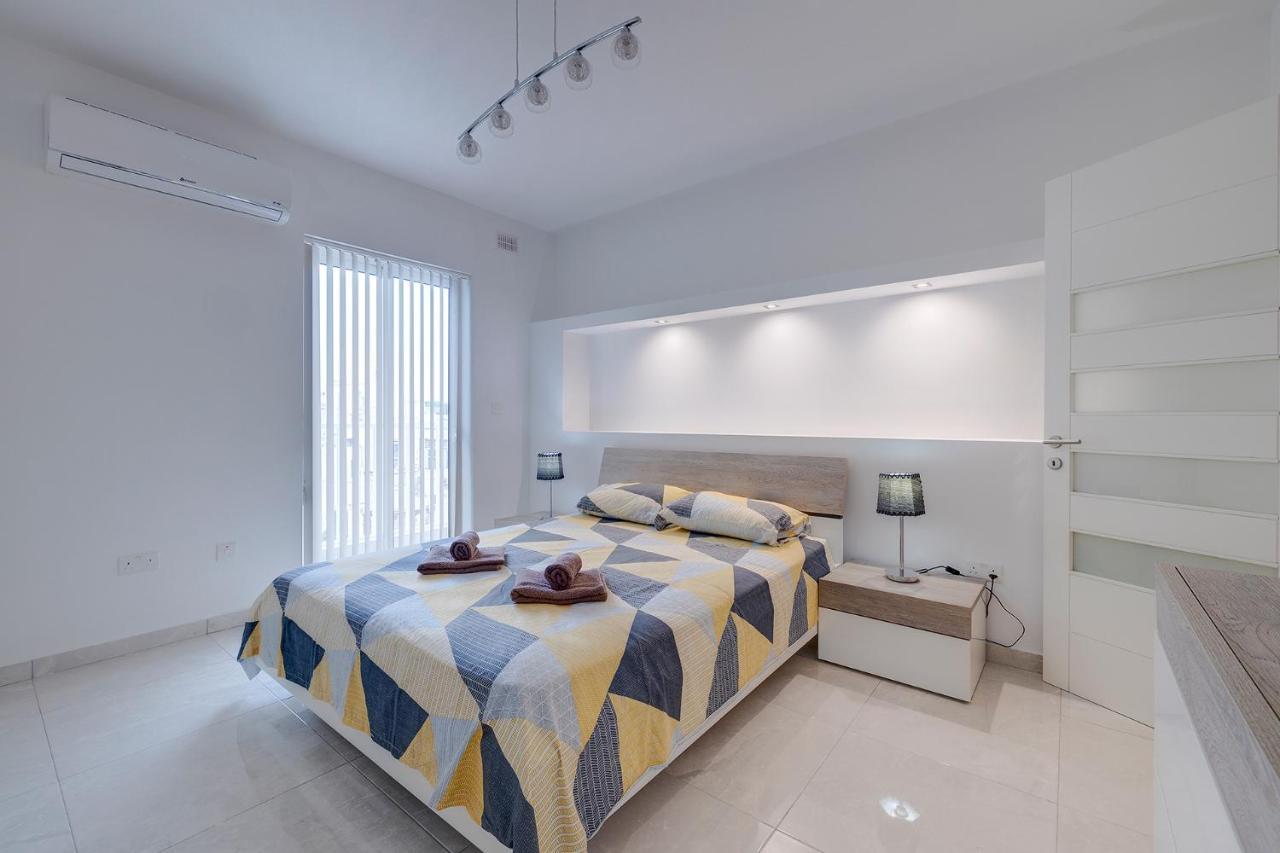 Spacious Apartment Steps To The Promenade Sliema Ngoại thất bức ảnh