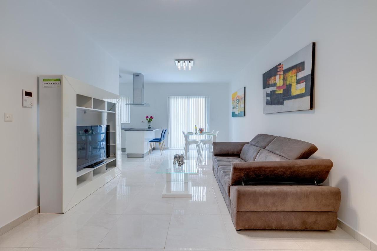 Spacious Apartment Steps To The Promenade Sliema Ngoại thất bức ảnh